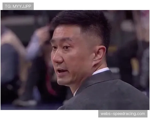 现场镜头捕捉到广东队教练组激烈争论，起因是对手连续的低位防守挑衅